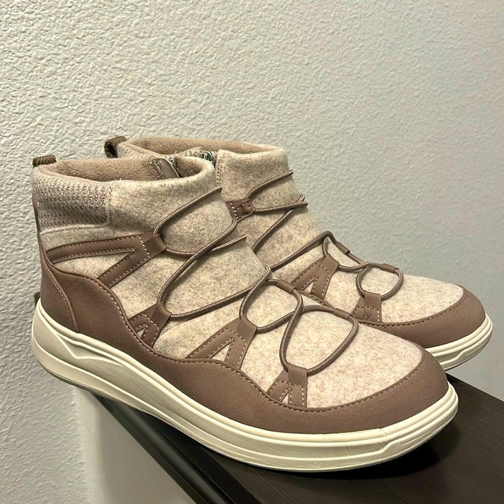 Brand new BZees Zip Boots